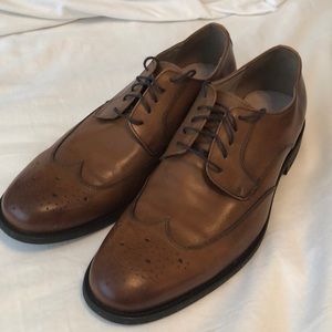 Classic Wing tip men’s shoe never worn . Cognac